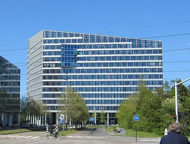 Sustainable Architecture : The Edge, Amsterdam
