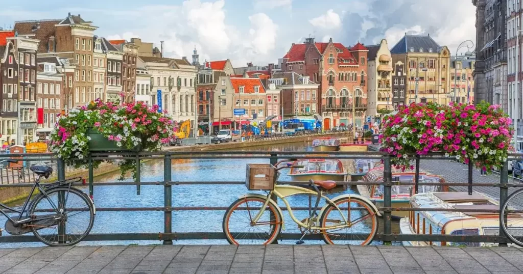 Amsterdam: Reinventing Transportation in the Sustainable Green City